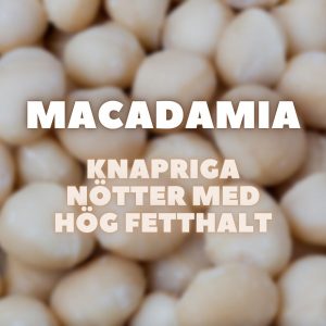Macadamianötter i bakgrunden, texten framför: Macadamia knapriga nötter med hög fetthalt