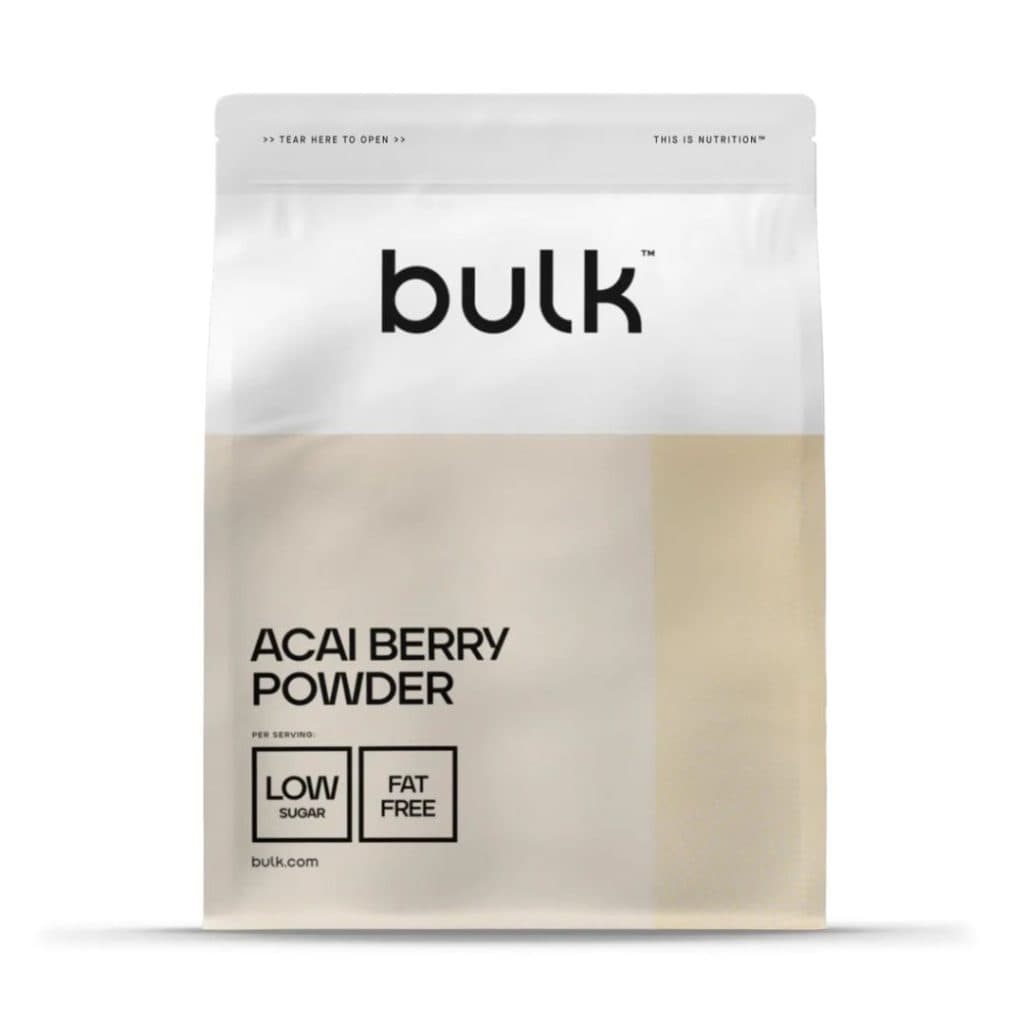 Förpackning med acai berry powder från Bulk i beige och vitt utförande.